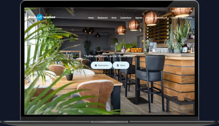 Een restaurantwebsite weergegeven op een laptop